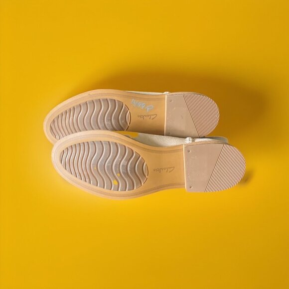 Clarks Edenvale Page- Fashion Boots Slip ON Women s Sz 8 Tan Suede - Picture 4 of 5